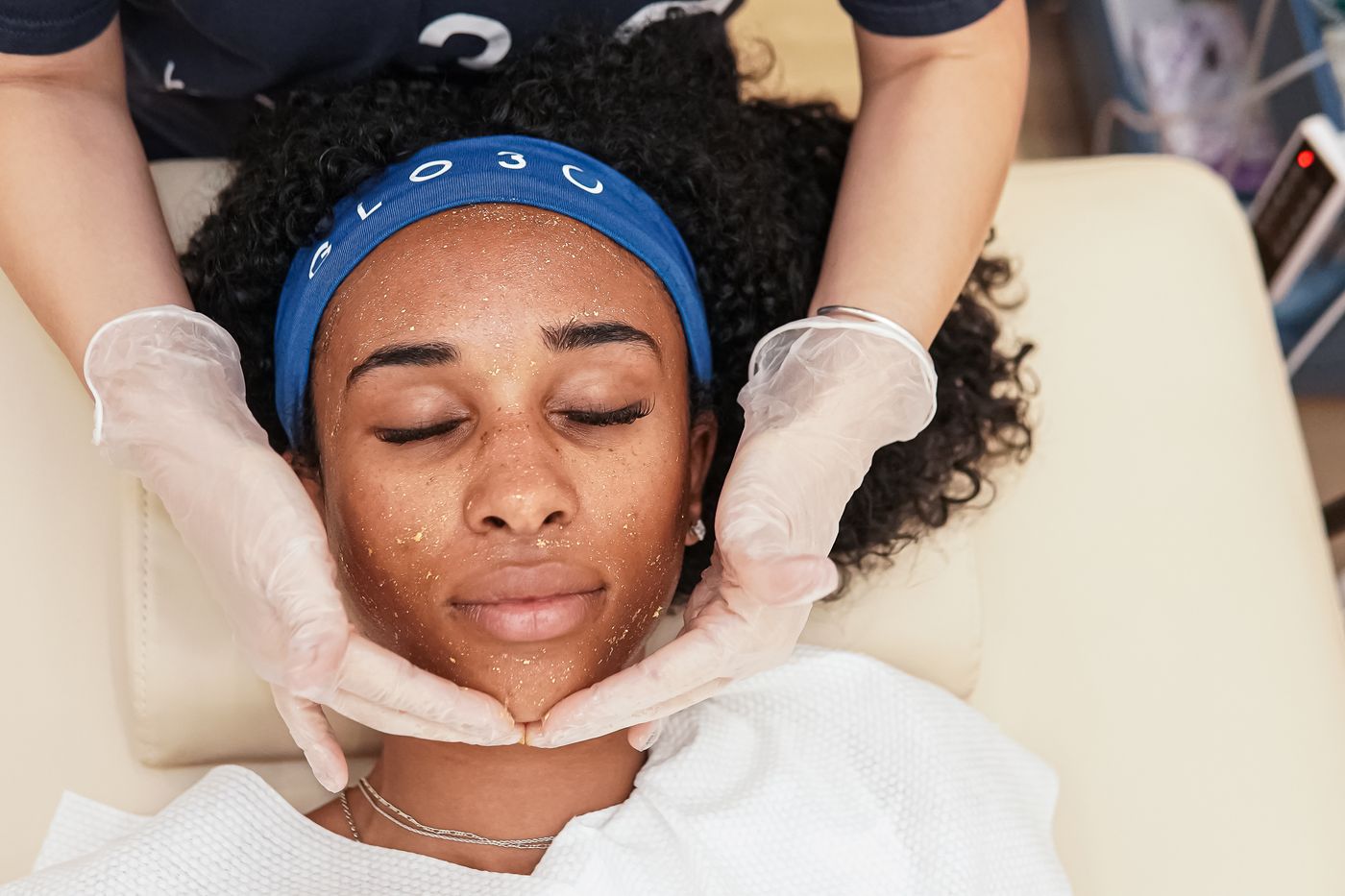 Relaxing facial experience